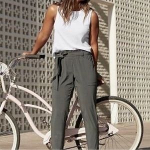 Athleta Skyline Paper Bag Waist Pant Size 6 Arbor Olive Green Tie Belt